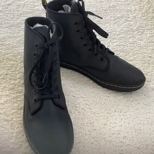 Dr. Martens Airwair Shoreditch Boots